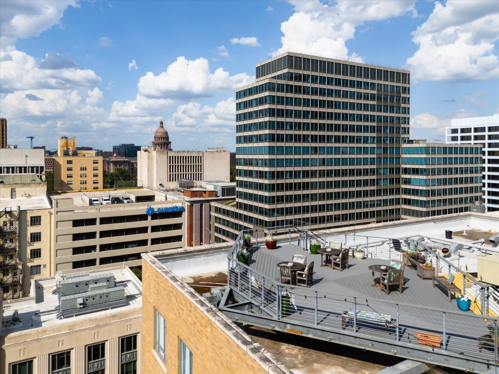710 Colorado Street, Unit 4G Austin, TX 78701 - Photo 23 of 39 The spectacular rooftop deck provides incredible panoramic views of Downtown Austin.