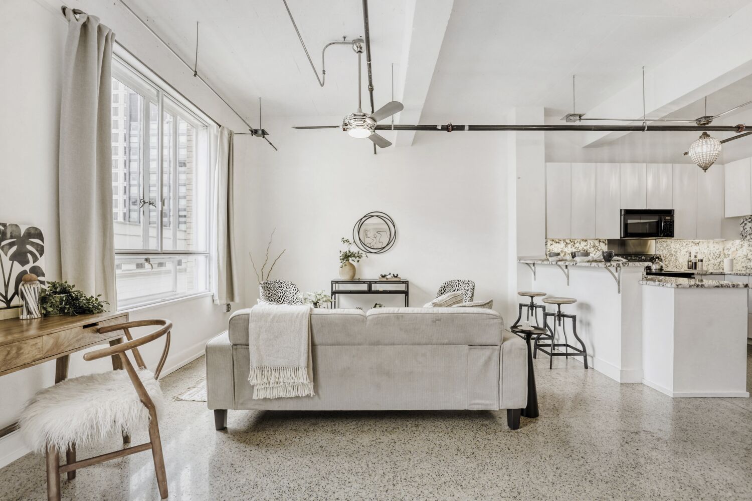 710 Colorado Street, Unit 4G Austin, TX 78701 - Photo 4 of 39 a living room with furniture and a flat screen tv