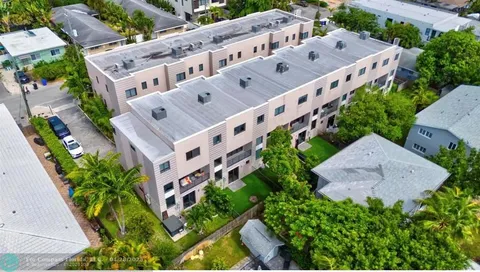 $800,000 | 835 Northeast 17th Terrace, Unit 9, Fort Lauderdale, FL 33304