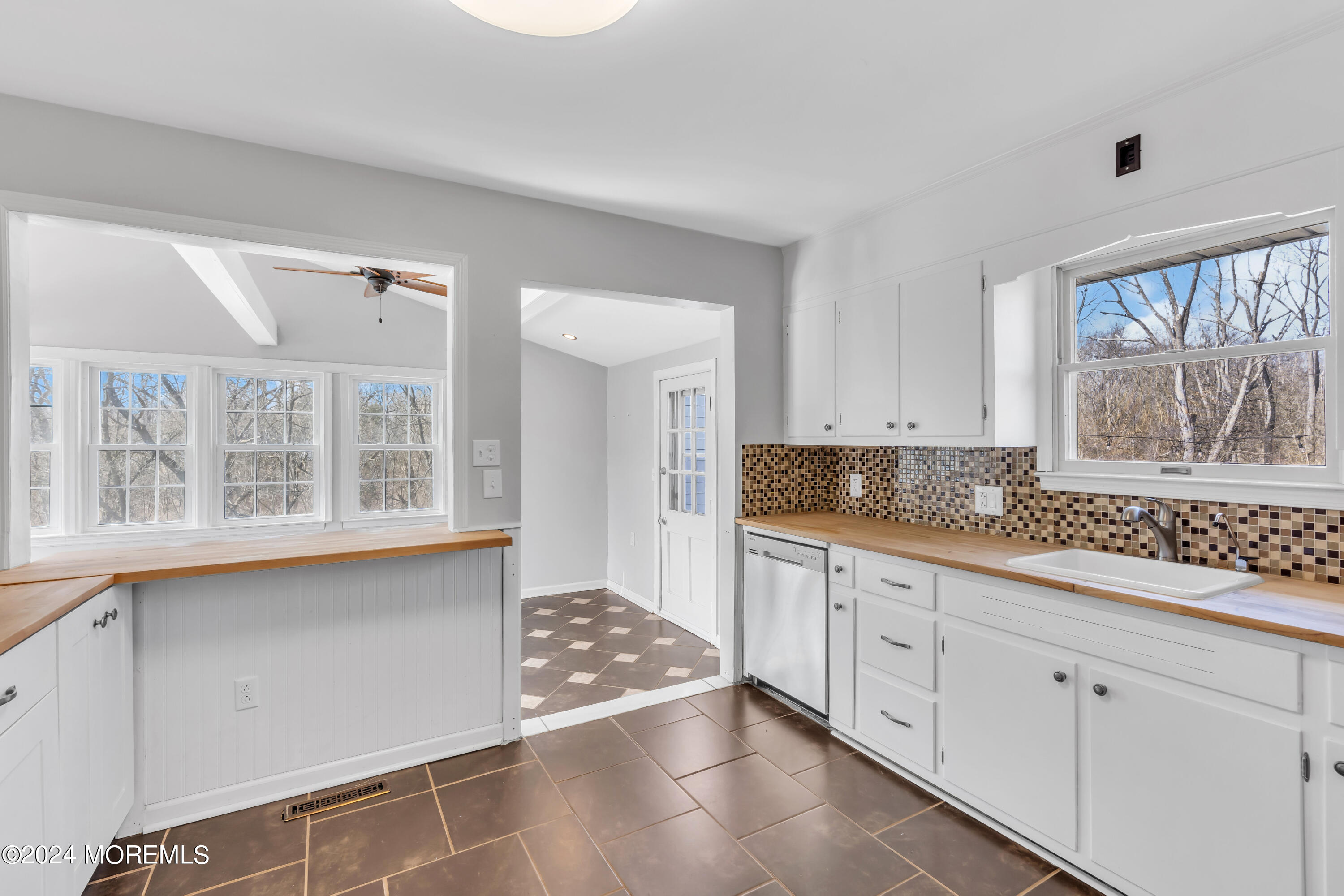 184 Burlington Path Road Cream Ridge, NJ 08514 - Photo 11 of 42 016_dsc02080