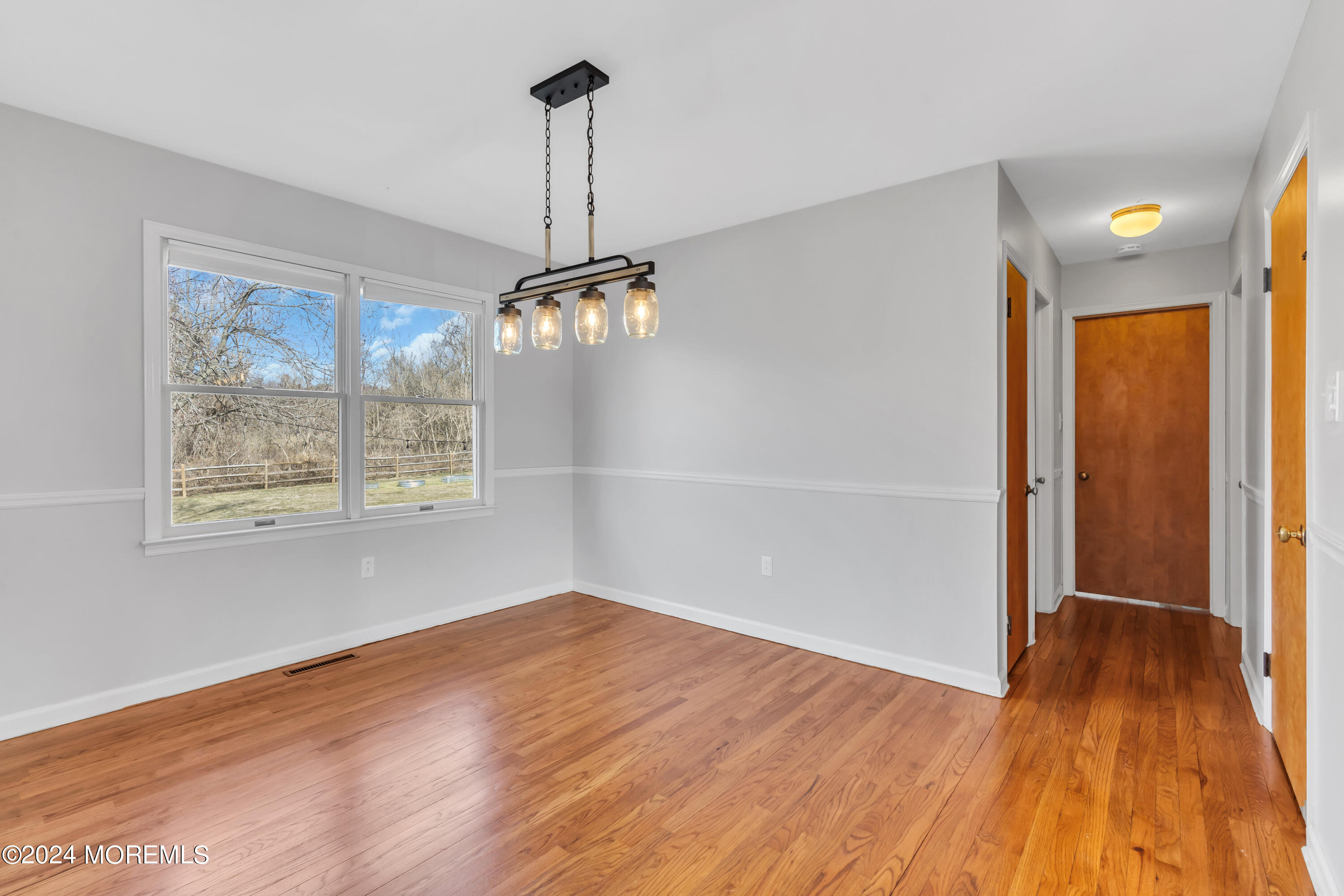 184 Burlington Path Road Cream Ridge, NJ 08514 - Photo 7 of 42 012_dsc02060