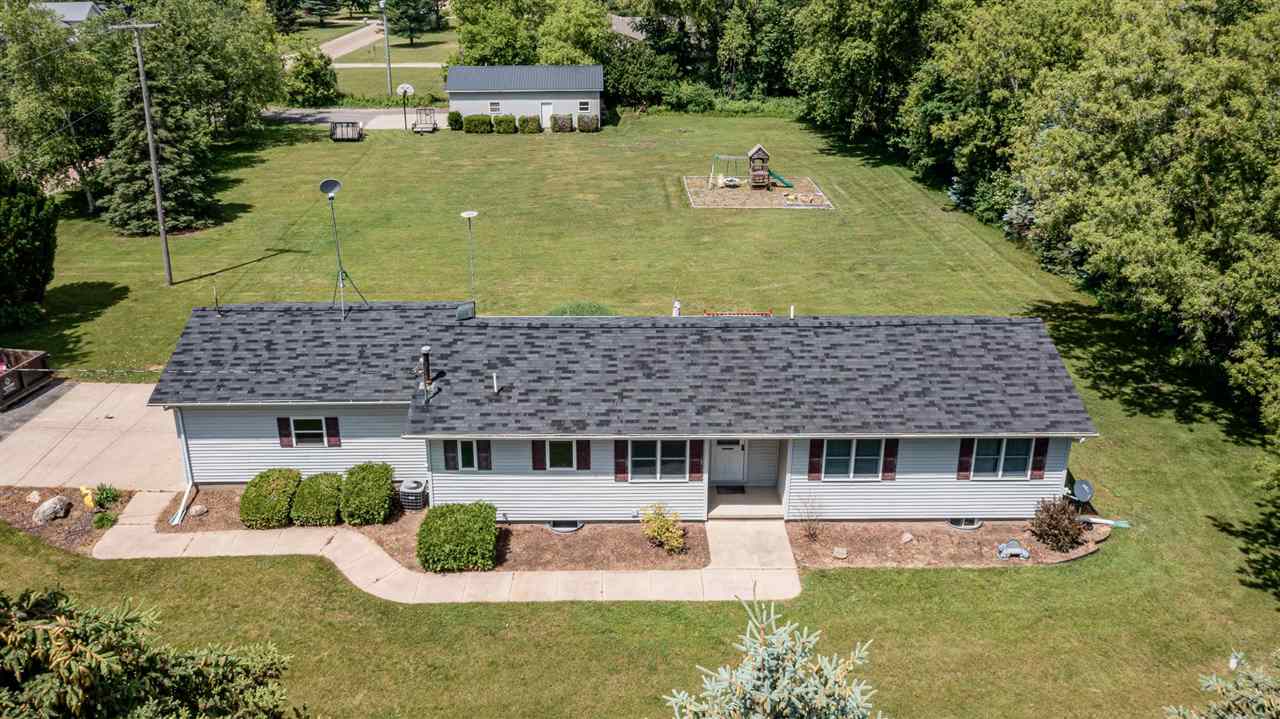 4981 East Pleasant Valley Road Shepherd, MI 48883 - Photo 5 of 35 1888853-4.JPG