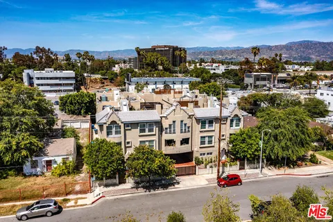 $949,000 | 10923 Landale Street, Unit 2, Toluca Lake, CA 91602