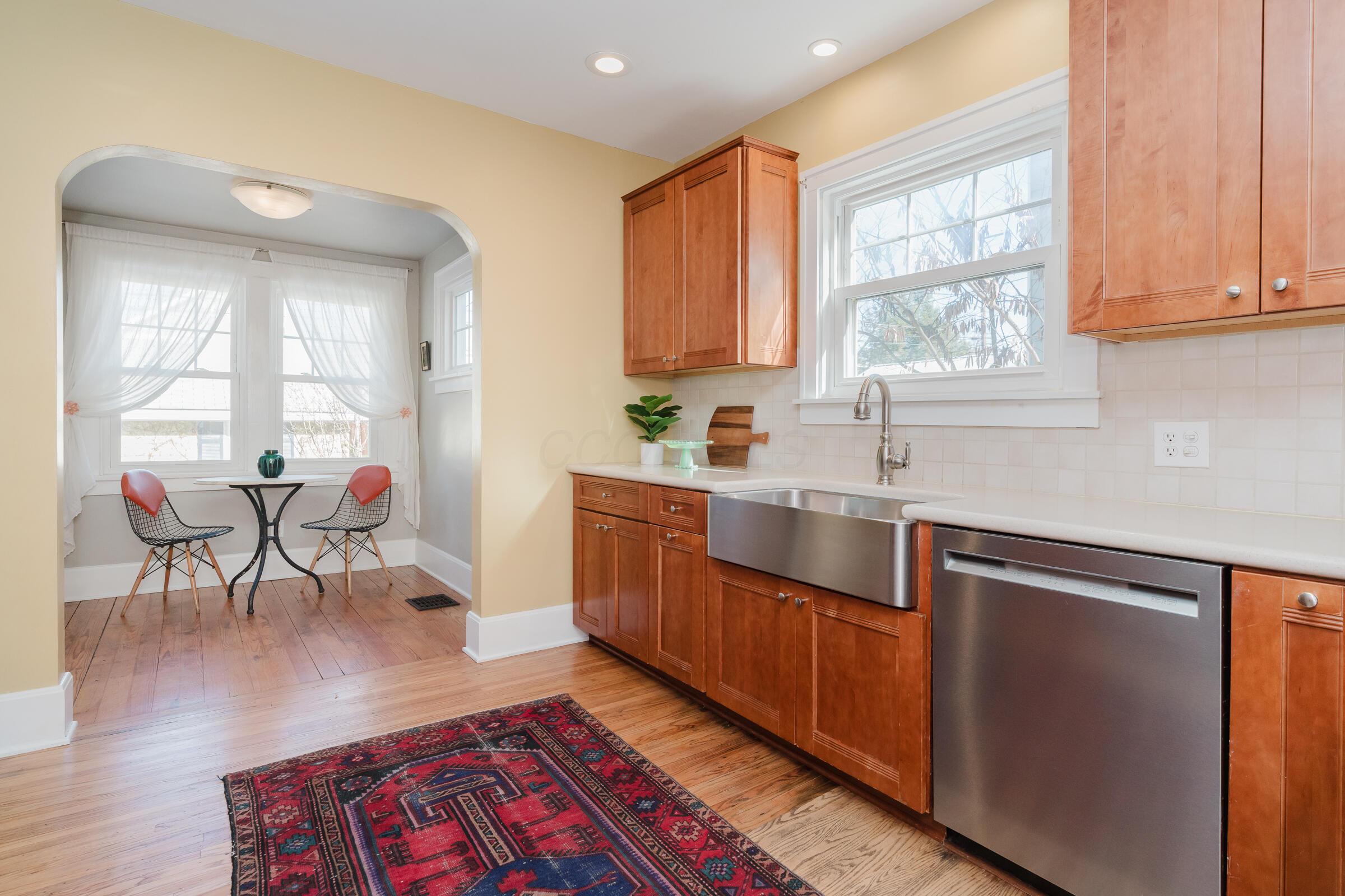 278 Crestview Road Columbus, OH 43202 - Photo 16 of 50 Beautifully updated eat-in kitchen.
