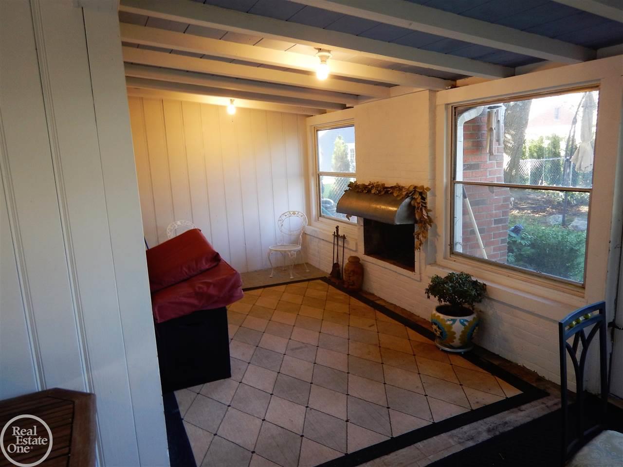 628 Hawthorne Road Grosse Pointe, MI 48236 - Photo 12 of 31 31333491-11.JPG