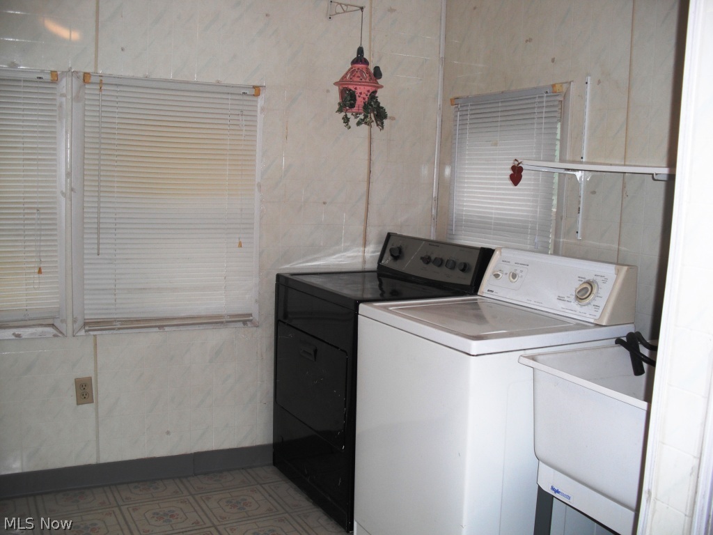 4493 State Road Cleveland, OH 44109 - Photo 16 of 16 1st floor laundry room