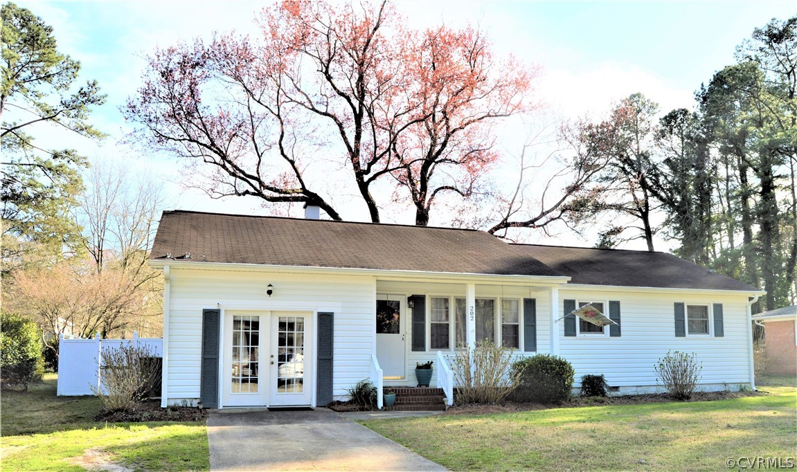 202 Riverside Drive Yorktown, VA 23692 - Photo 3 of 50 Gallery Image 3