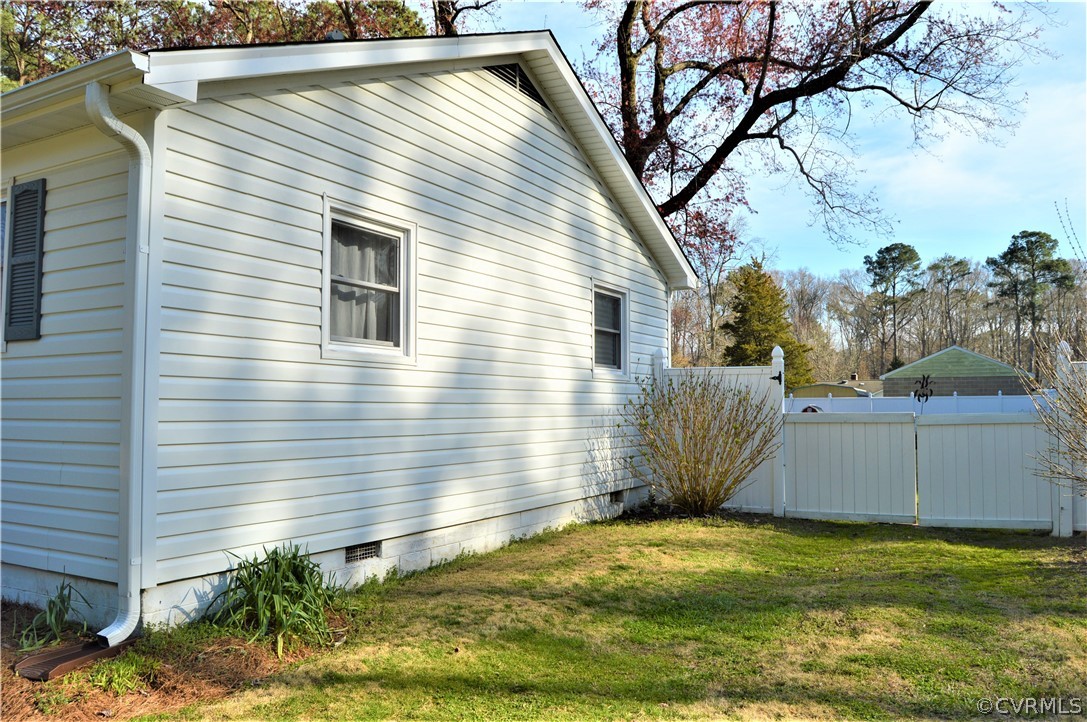 202 Riverside Drive Yorktown, VA 23692 - Photo 5 of 50 Gallery Image 5