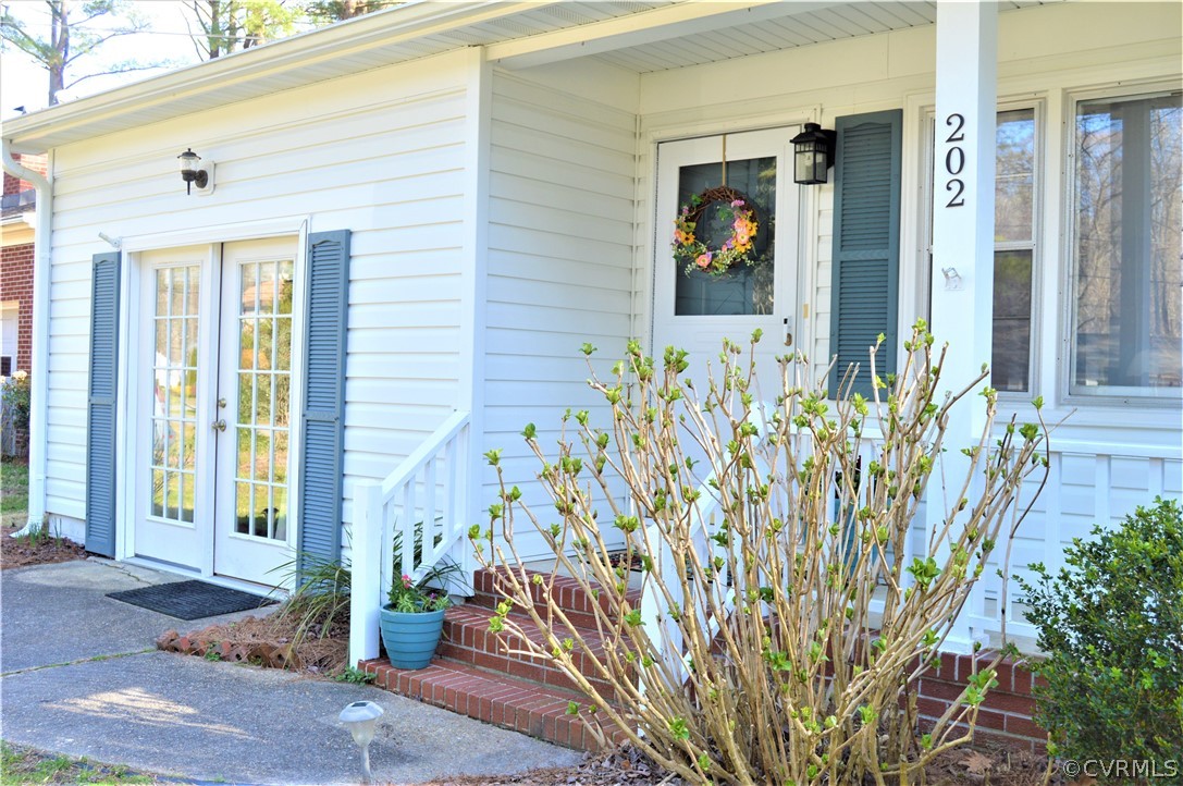 202 Riverside Drive Yorktown, VA 23692 - Photo 6 of 50 Gallery Image 6