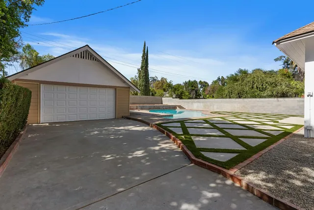 $835,000 | 1487 North Echo Avenue, Fresno, CA 93728