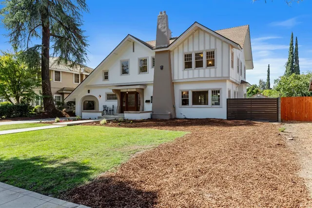 $835,000 | 1487 North Echo Avenue, Fresno, CA 93728