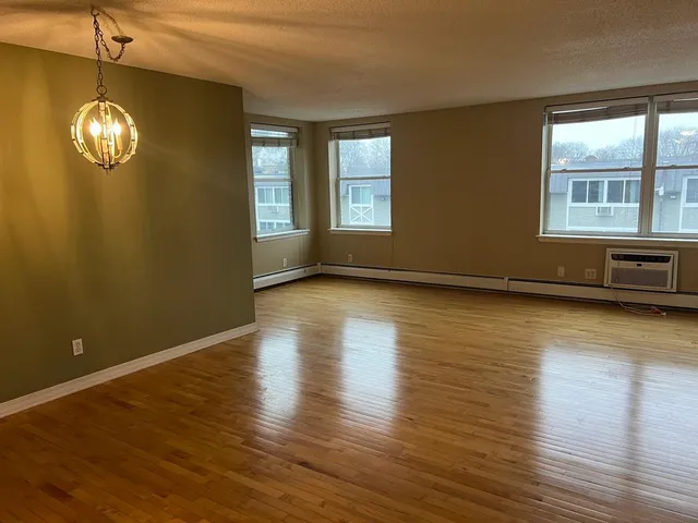 $189,900 | 3150 Excelsior Boulevard, Unit 304, Minneapolis, MN 55416