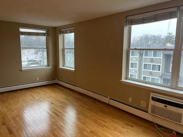 $189,900 | 3150 Excelsior Boulevard, Unit 304, Minneapolis, MN 55416