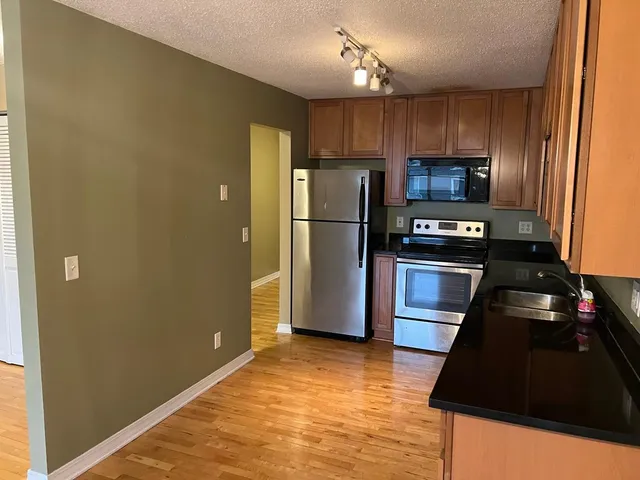 $189,900 | 3150 Excelsior Boulevard, Unit 304, Minneapolis, MN 55416