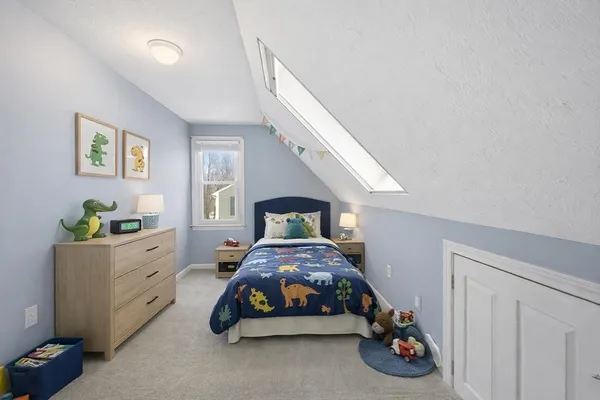 $525,000 | 4 North Meadow Lane, Charlton, MA 01507