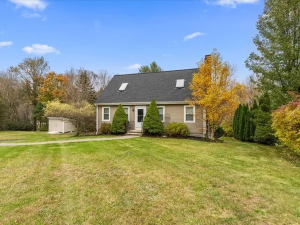 $525,000 | 4 North Meadow Lane, Charlton, MA 01507