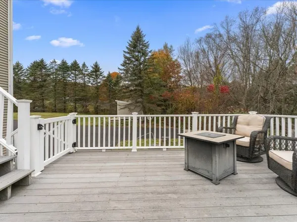 $525,000 | 4 North Meadow Lane, Charlton, MA 01507