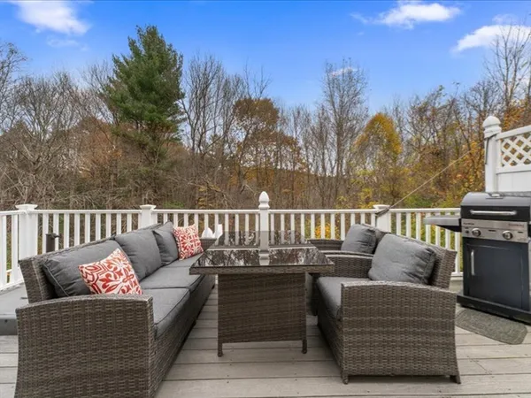 $525,000 | 4 North Meadow Lane, Charlton, MA 01507