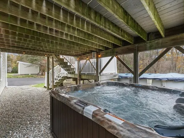 $525,000 | 4 North Meadow Lane, Charlton, MA 01507