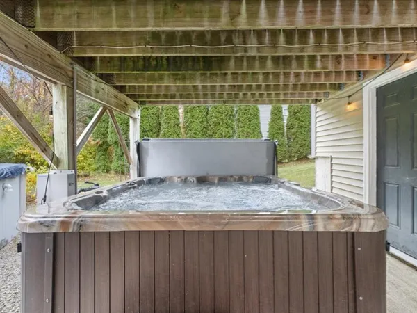 $525,000 | 4 North Meadow Lane, Charlton, MA 01507