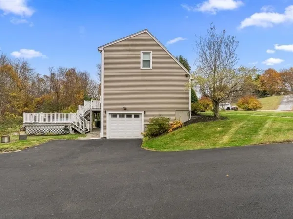 $525,000 | 4 North Meadow Lane, Charlton, MA 01507