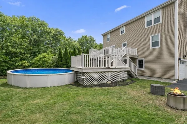 $525,000 | 4 North Meadow Lane, Charlton, MA 01507