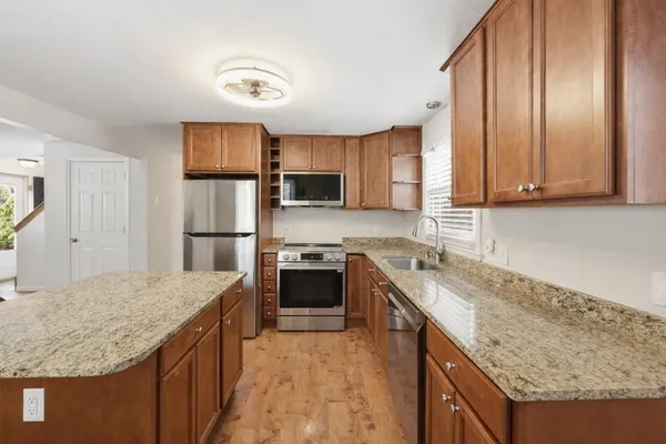 $525,000 | 4 North Meadow Lane, Charlton, MA 01507