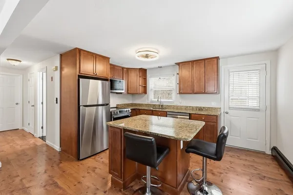 $525,000 | 4 North Meadow Lane, Charlton, MA 01507