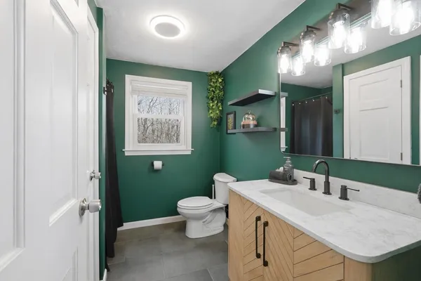 $525,000 | 4 North Meadow Lane, Charlton, MA 01507