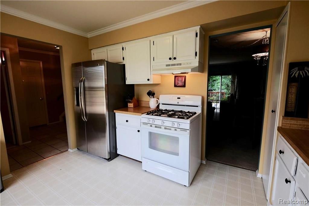 1157 Pine Ridge Court Rochester Hills, MI 48306 - Photo 6 of 41