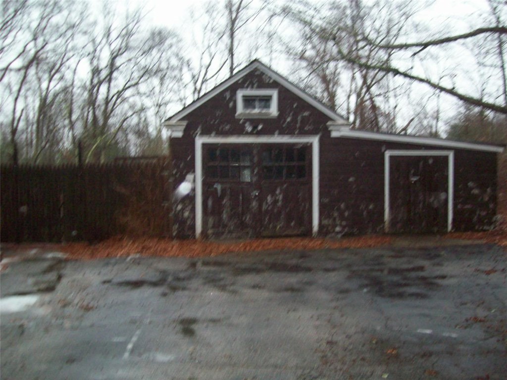 245 Read School House Road Coventry, RI 02816 - Photo 3 of 18