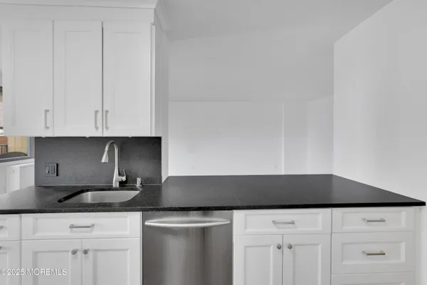 $3,300 | 28 Riverside Avenue, Unit 5J, Red Bank, NJ 07701