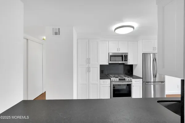 $3,300 | 28 Riverside Avenue, Unit 5J, Red Bank, NJ 07701