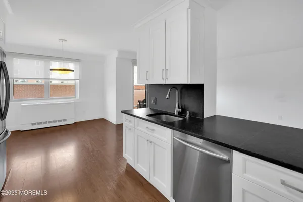 $3,300 | 28 Riverside Avenue, Unit 5J, Red Bank, NJ 07701