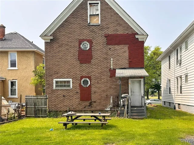 $124,900 | 1109 York Street, Utica, NY 13502