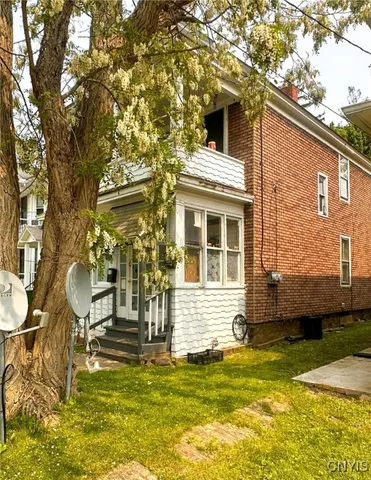$124,900 | 1109 York Street, Utica, NY 13502
