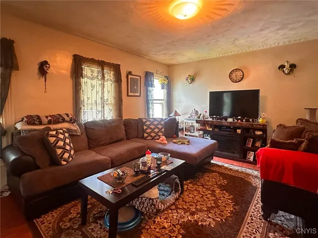 $124,900 | 1109 York Street, Utica, NY 13502
