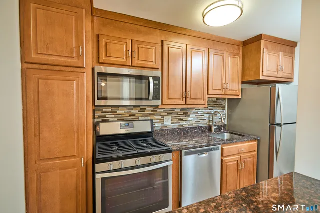 $189,500 | 2625 Park Avenue, Unit 9R, Bridgeport, CT 06604