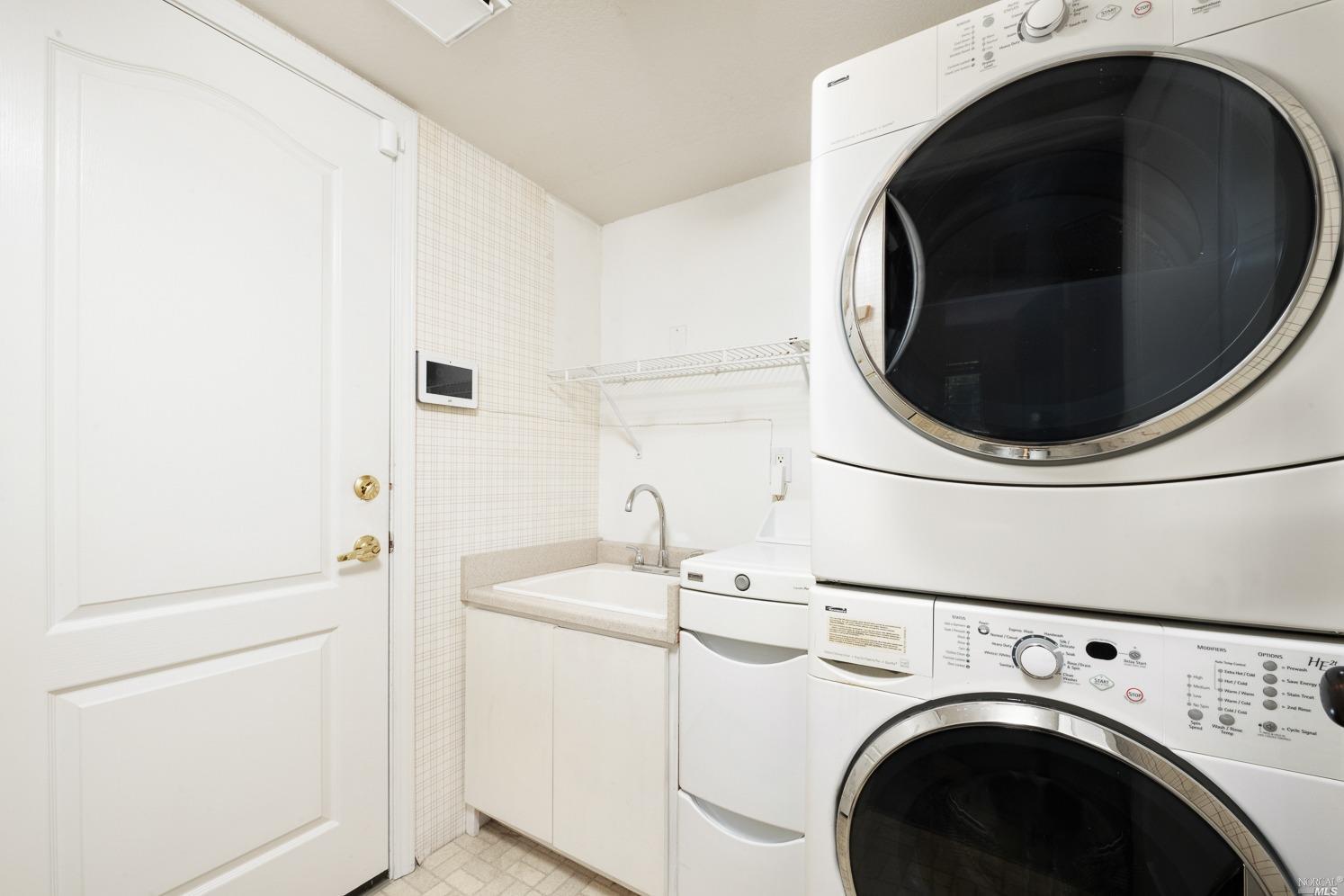 7216 Roxanne Lane Rohnert Park, CA 94928 - Photo 34 of 40 a utility room with dryer and washer