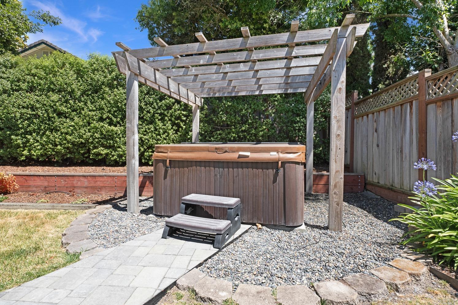 7216 Roxanne Lane Rohnert Park, CA 94928 - Photo 38 of 40 a view of an outdoor sitting area