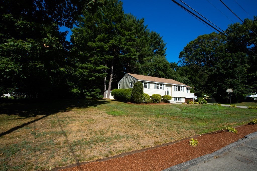 20 Governor Hutchinson Road Billerica, MA 01821 - Photo 3 of 29 Gallery Image 3