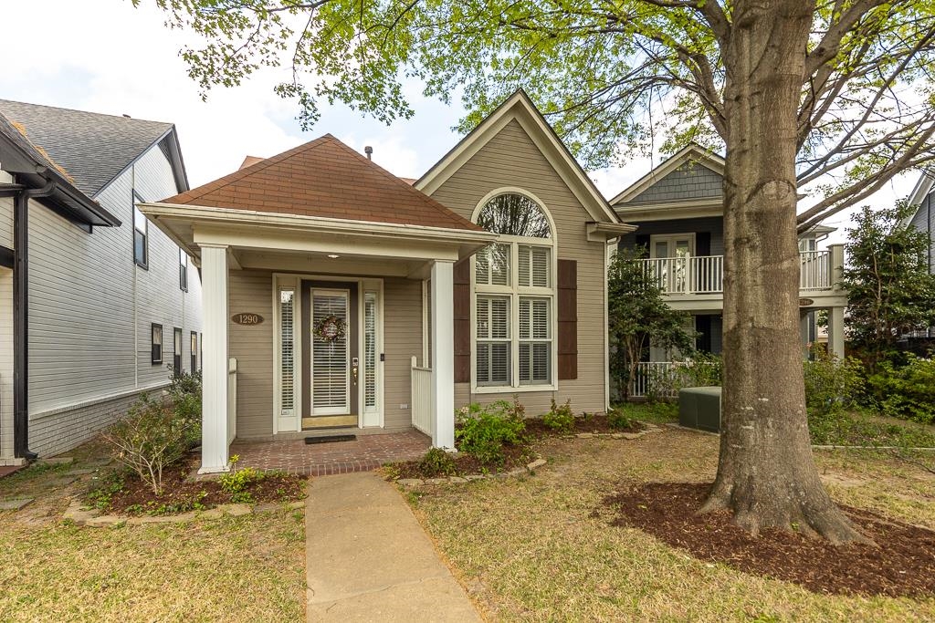 1290 Isle Pointe Drive Memphis, TN 38103 - Photo 1 of 30 a front view of a house with garden