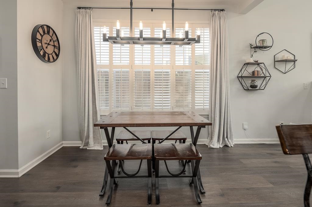 1290 Isle Pointe Drive Memphis, TN 38103 - Photo 14 of 30 a view of a room with a table and chairs