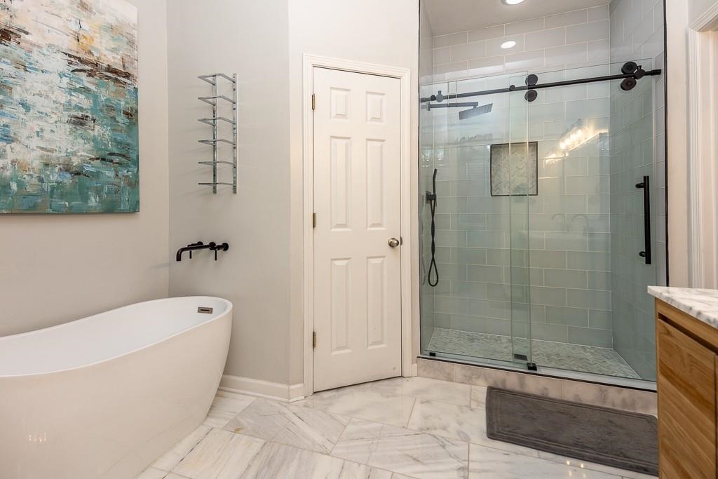 1290 Isle Pointe Drive Memphis, TN 38103 - Photo 17 of 30 a bathroom with a bathtub and a shower
