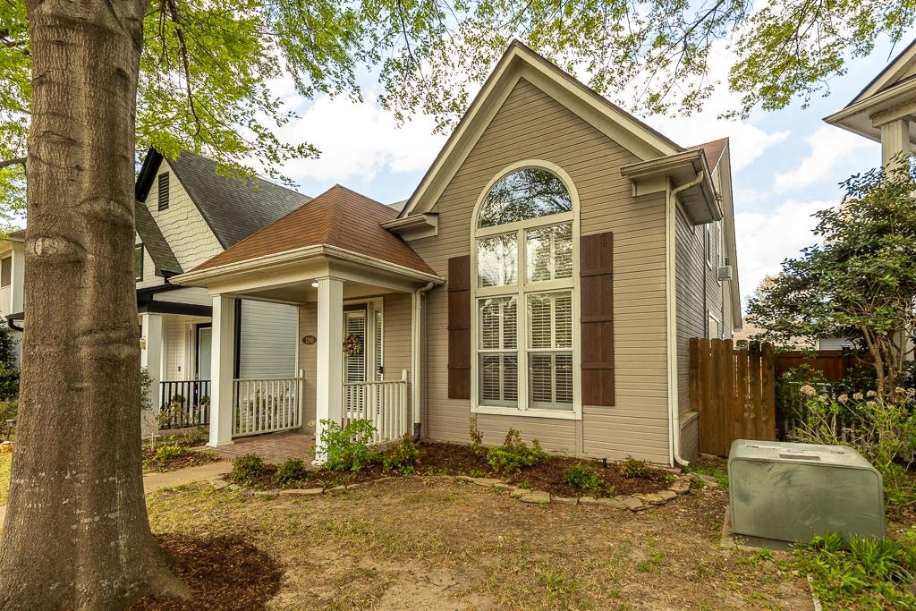 1290 Isle Pointe Drive Memphis, TN 38103 - Photo 29 of 30 a front view of a house with a yard