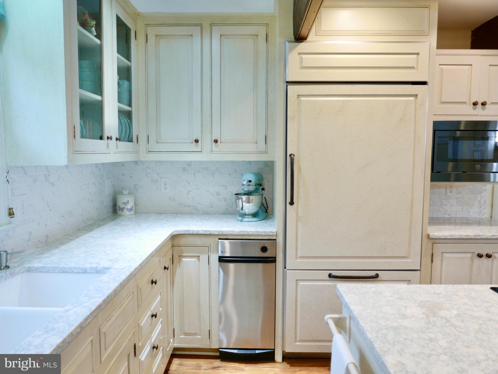 700 South Talbot Street St. Michaels, MD 21663 - Photo 15 of 83 Dishwasher, paneled refrigerator & microwave