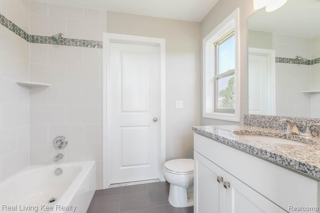 2715 Brook View Lane Troy, MI 48085 - Photo 30 of 41