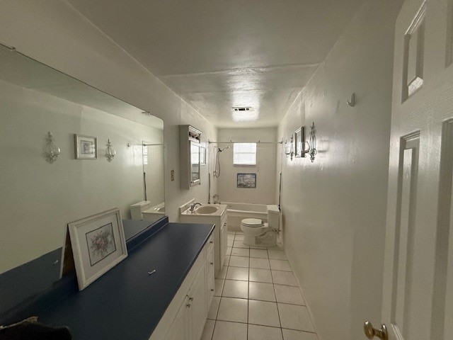 3714 Christie Street Houston, TX 77026 - Photo 18 of 24 a lobby with furniture and glass door