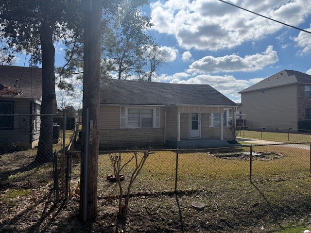 3714 Christie Street Houston, TX 77026 - Photo 4 of 24 a house view with a backyard space