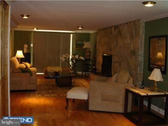 9279 Darlington Road Philadelphia, PA 19115 - Photo 4 of 12 Gallery Image 4